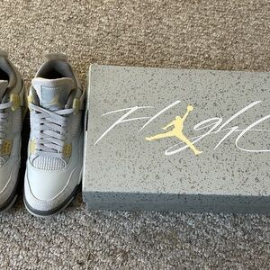 Jordan 4 Retro SE Craft Photon Dust